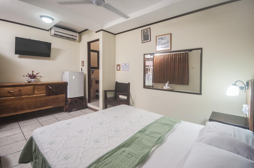 Cadillac Rock Beach Hotel Хако Номер фото