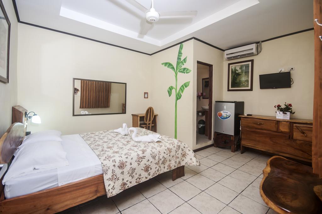 Cadillac Rock Beach Hotel Хако Номер фото