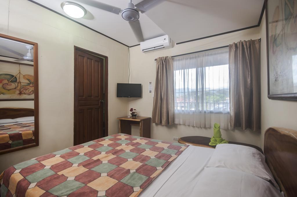 Cadillac Rock Beach Hotel Хако Номер фото