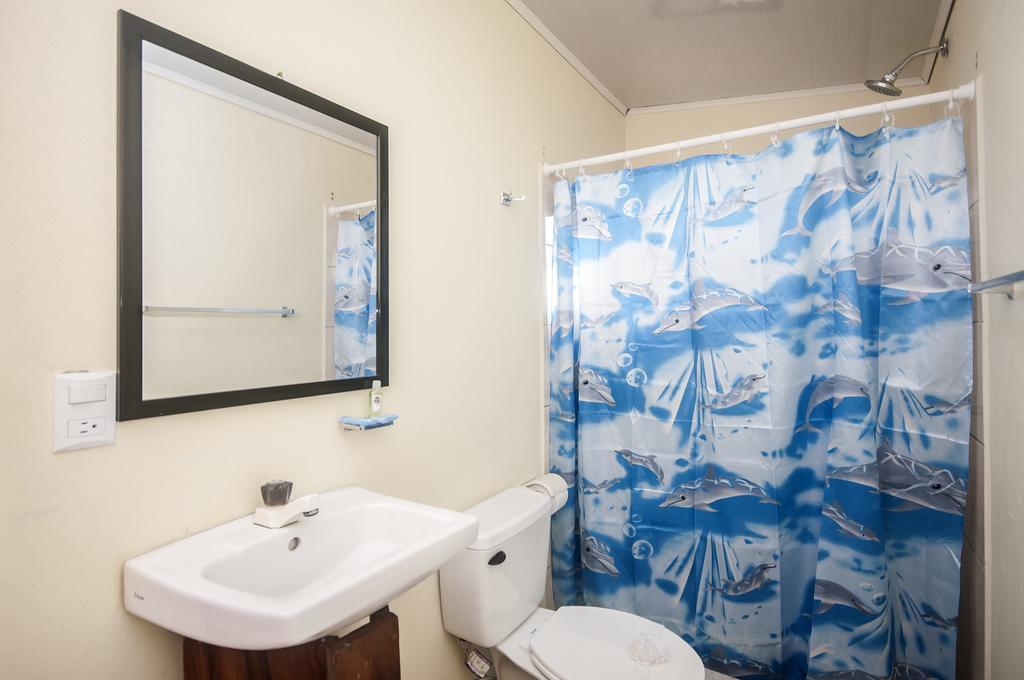 Cadillac Rock Beach Hotel Хако Номер фото