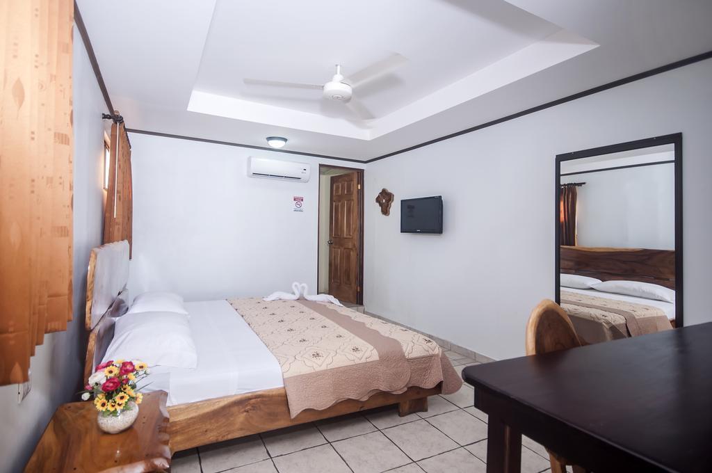 Cadillac Rock Beach Hotel Хако Номер фото