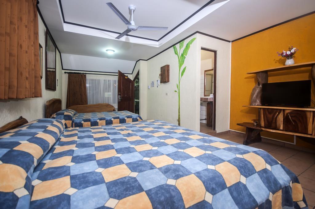 Cadillac Rock Beach Hotel Хако Номер фото