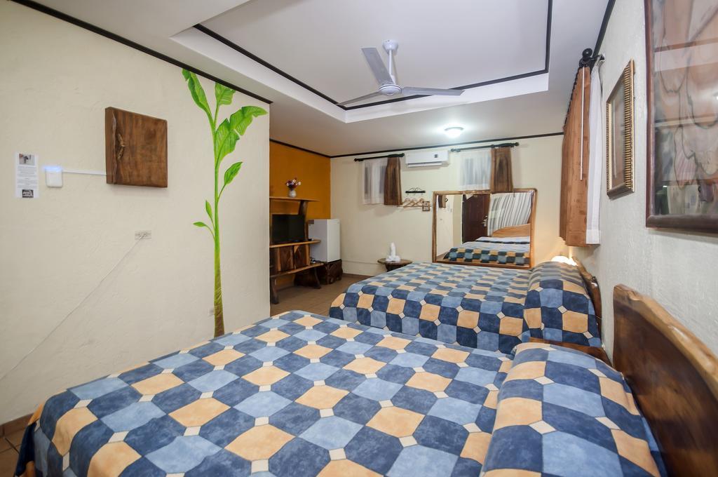 Cadillac Rock Beach Hotel Хако Номер фото