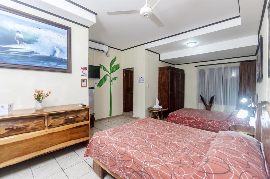 Cadillac Rock Beach Hotel Хако Номер фото