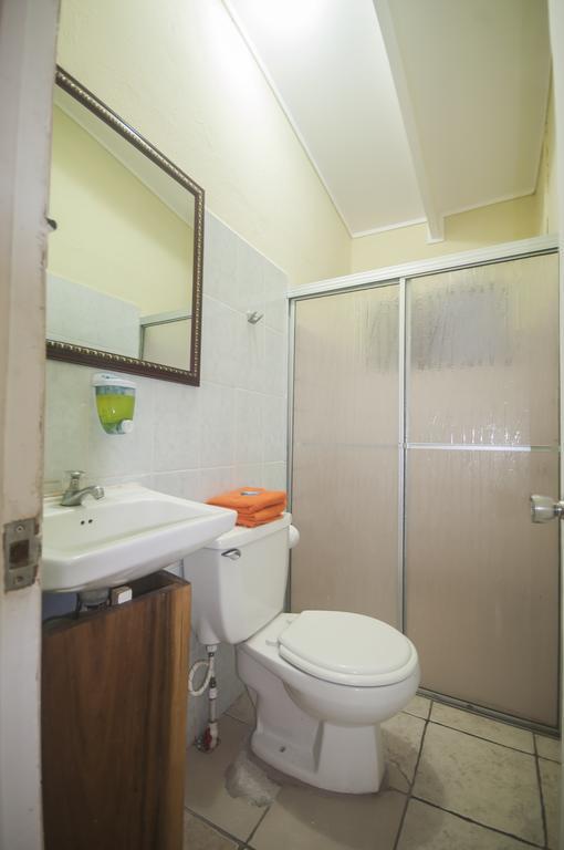 Cadillac Rock Beach Hotel Хако Номер фото