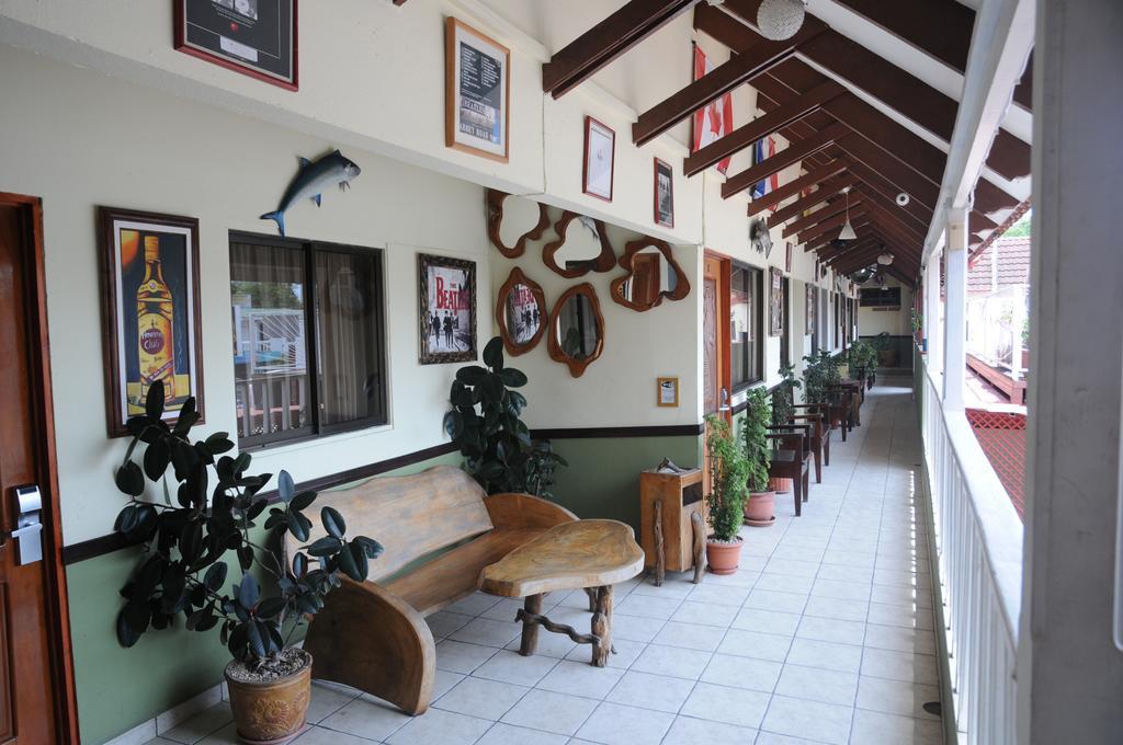 Cadillac Rock Beach Hotel Хако Экстерьер фото